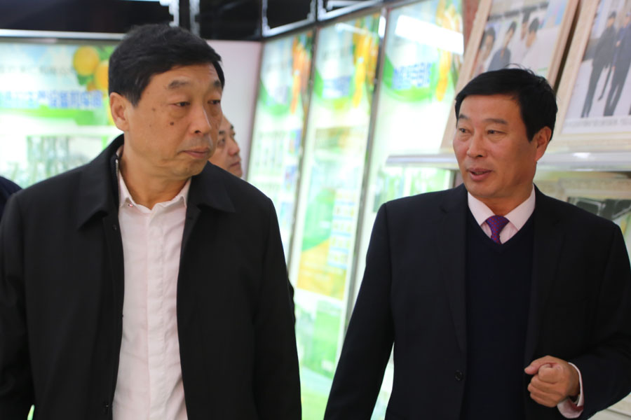 河北省副省長時(shí)清霜到亞歐參觀視察